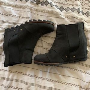 Never worn sorel booties